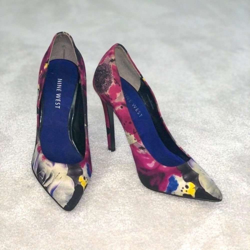 Nine West Multicolor Floral Heels, Size 5 W, pink purple grey pointy high heels